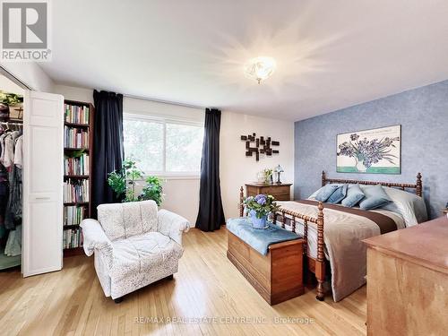 58 Ferndale Cres, Brampton, ON - Indoor Photo Showing Living Room