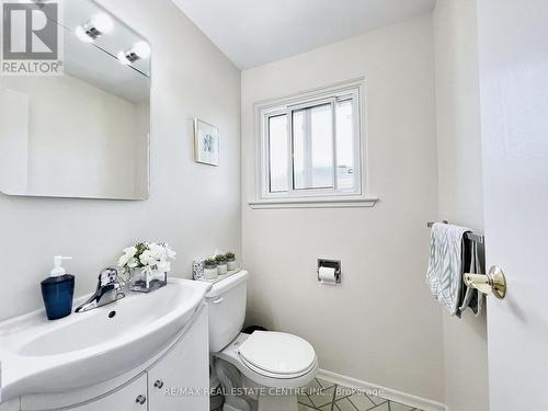 58 Ferndale Cres, Brampton, ON - Indoor Photo Showing Bathroom