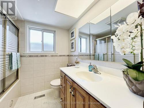 58 Ferndale Crescent, Brampton, ON - Indoor Photo Showing Bathroom