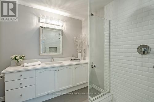 305 - 5188 Lakeshore Road, Burlington, ON - Indoor Photo Showing Bathroom