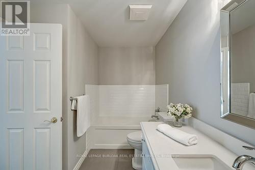 305 - 5188 Lakeshore Road, Burlington, ON - Indoor Photo Showing Bathroom