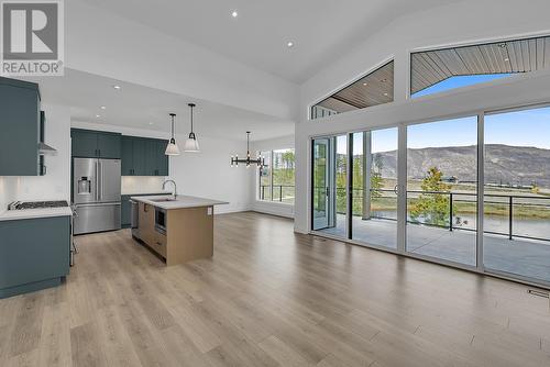 1960 Northern Flicker Court Unit# 21, Kelowna, BC - Indoor Photo Showing Kitchen