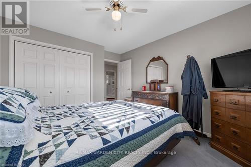 251 Alderlea Ave, Hamilton, ON - Indoor Photo Showing Bedroom