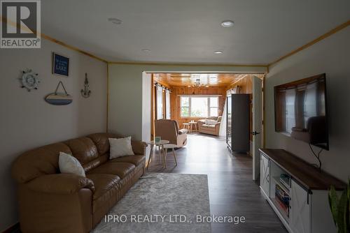 2446 Lakeshore Drive, Ramara, ON - Indoor Photo Showing Living Room