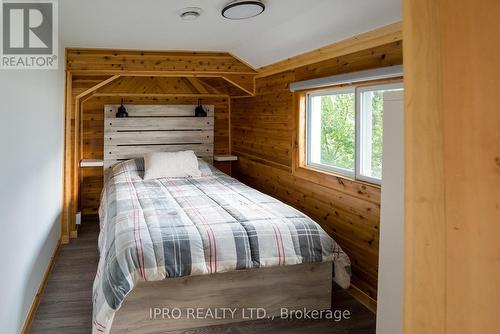 2446 Lakeshore Drive, Ramara, ON - Indoor Photo Showing Bedroom