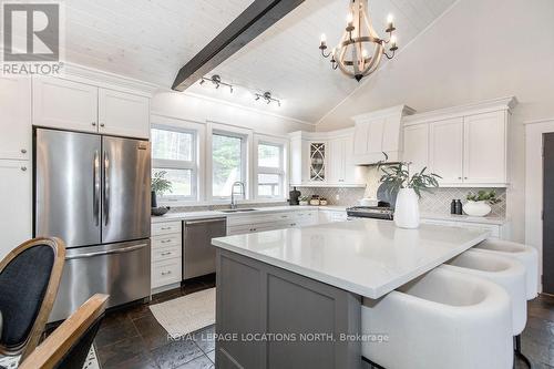 70 Wasaga Sands Dr, Wasaga Beach, ON - Indoor Photo Showing Kitchen With Upgraded Kitchen