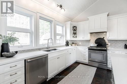 70 Wasaga Sands Dr, Wasaga Beach, ON - Indoor Photo Showing Kitchen With Double Sink