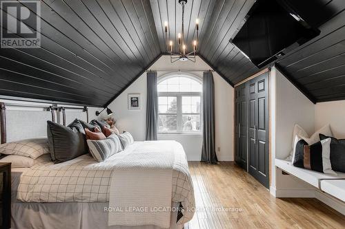 70 Wasaga Sands Drive, Wasaga Beach, ON - Indoor Photo Showing Bedroom
