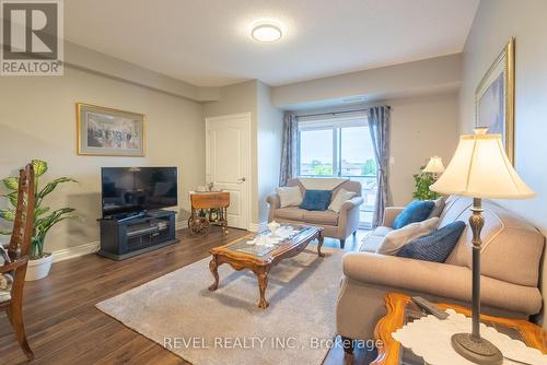 #206 -100 Dean Ave, Barrie, ON - Indoor Photo Showing Living Room
