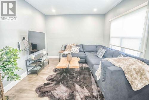 1233 Coric Avenue, Burlington, ON - Indoor Photo Showing Living Room