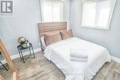 1233 Coric Avenue, Burlington, ON - Indoor Photo Showing Bedroom
