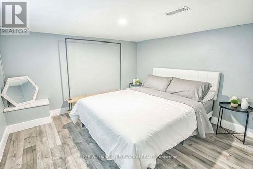 1233 Coric Avenue, Burlington, ON - Indoor Photo Showing Bedroom