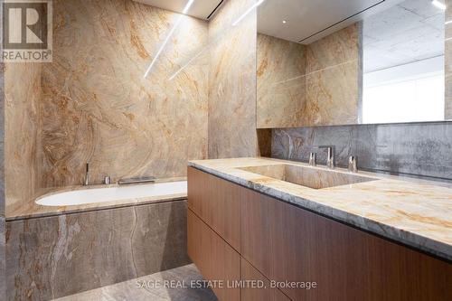 1034 - 55 Stewart Street, Toronto, ON - Indoor Photo Showing Bathroom