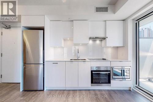 #1610 -99 Broadway Ave, Toronto, ON - Indoor Photo Showing Kitchen With Upgraded Kitchen