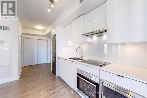 #1610 -99 Broadway Ave, Toronto, ON - Indoor Photo Showing Kitchen With Upgraded Kitchen