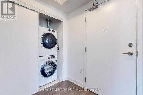 1610 - 99 Broadway Avenue, Toronto, ON - Indoor Photo Showing Laundry Room