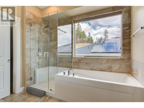 222 Upper Canyon Drive N, Kelowna, BC - Indoor Photo Showing Bathroom
