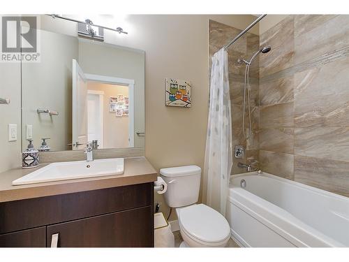 222 Upper Canyon Drive N, Kelowna, BC - Indoor Photo Showing Bathroom