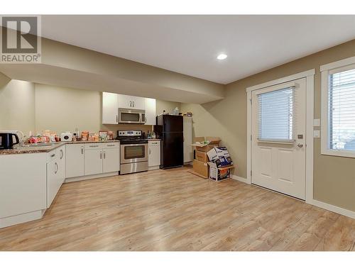 222 Upper Canyon Drive N, Kelowna, BC - Indoor Photo Showing Kitchen