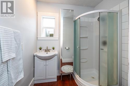 560 3Rd Avenue, Prince George, BC - Indoor Photo Showing Bathroom