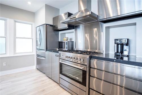 458 Lakeshore Road, Fort Erie, ON - Indoor Photo Showing Kitchen With Stainless Steel Kitchen With Upgraded Kitchen