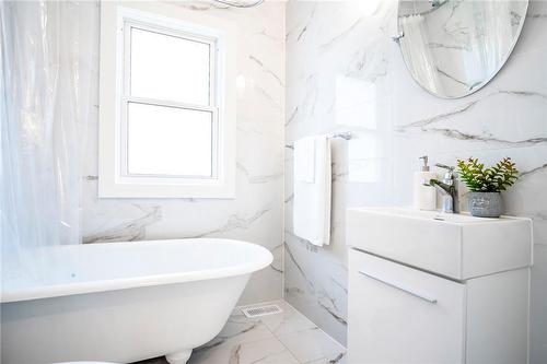 458 Lakeshore Road, Fort Erie, ON - Indoor Photo Showing Bathroom