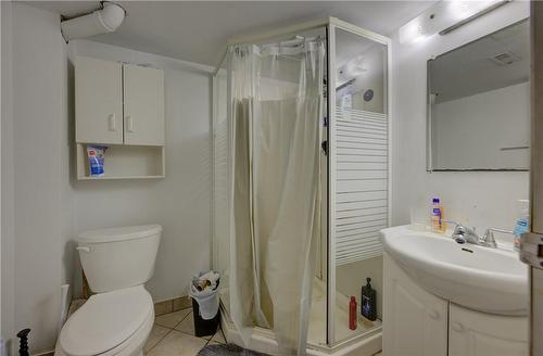 17 West 3Rd Street, Hamilton, ON - Indoor Photo Showing Bathroom