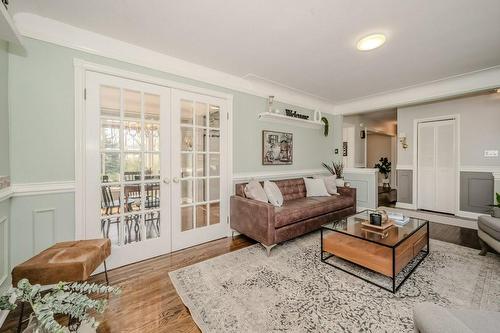 908 Francis Road, Burlington, ON - Indoor Photo Showing Living Room