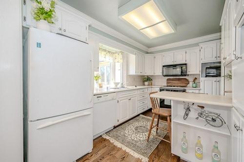 908 Francis Road, Burlington, ON - Indoor Photo Showing Kitchen