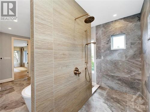 34 Granton Avenue, Ottawa, ON - Indoor Photo Showing Bathroom