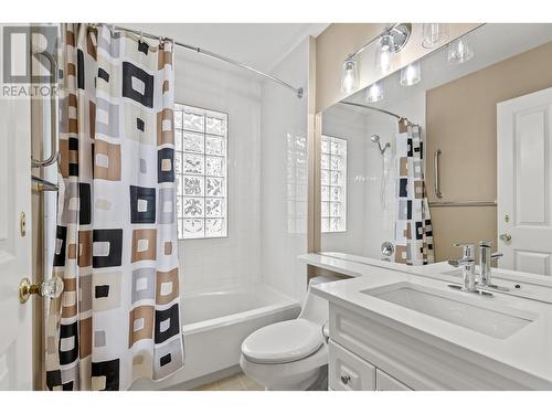 418 Mccarren Avenue, Kelowna, BC - Indoor Photo Showing Bathroom