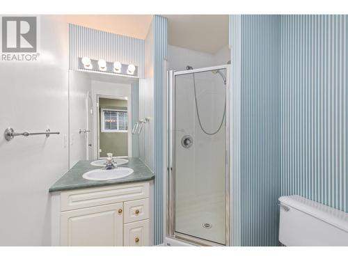418 Mccarren Avenue, Kelowna, BC - Indoor Photo Showing Bathroom