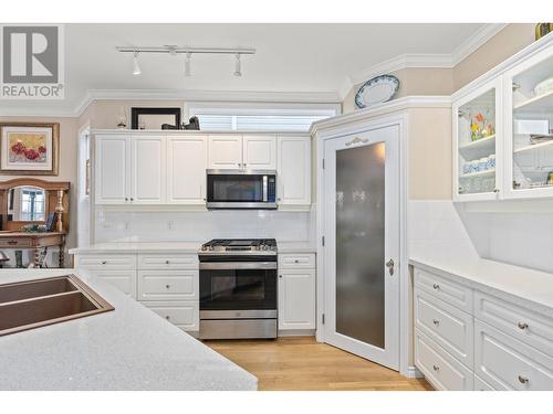 418 Mccarren Avenue, Kelowna, BC - Indoor Photo Showing Kitchen With Double Sink