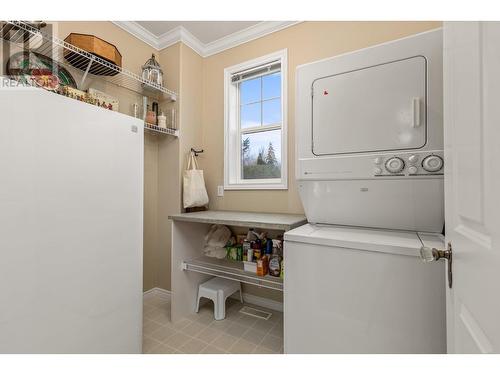 418 Mccarren Avenue, Kelowna, BC - Indoor Photo Showing Laundry Room
