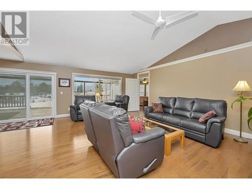 3323 Powerhouse Road, Armstrong, BC - Indoor Photo Showing Living Room