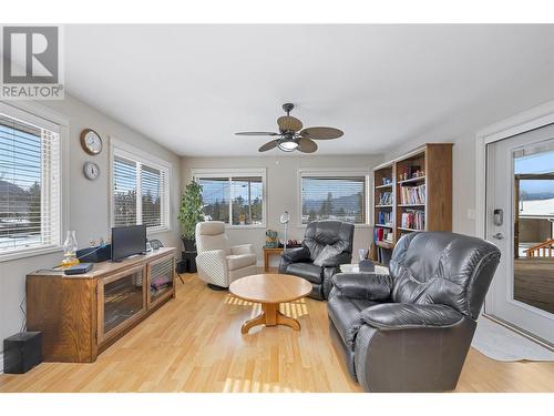 3323 Powerhouse Road, Armstrong, BC - Indoor Photo Showing Living Room