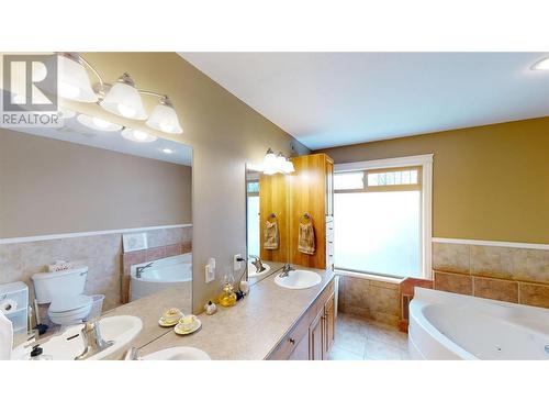 3323 Powerhouse Road, Armstrong, BC - Indoor Photo Showing Bathroom