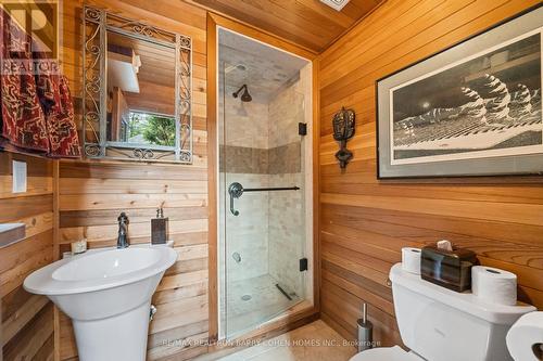 15 Hillholm Rd, Toronto, ON - Indoor Photo Showing Bathroom