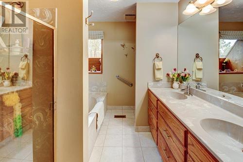 477 Okaview Road, Kelowna, BC - Indoor Photo Showing Bathroom