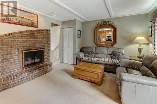 477 Okaview Road, Kelowna, BC - Indoor Photo Showing Living Room With Fireplace