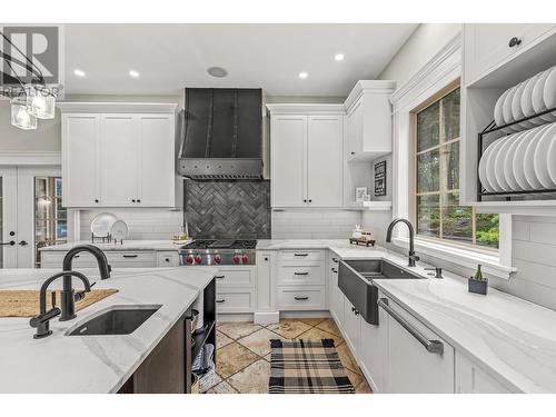 2957 Harvard Road, Kelowna, BC - Indoor Photo Showing Kitchen With Upgraded Kitchen