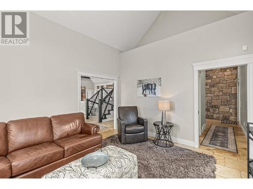 2957 Harvard Road, Kelowna, BC - Indoor Photo Showing Living Room