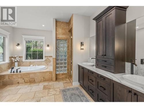 2957 Harvard Road, Kelowna, BC - Indoor Photo Showing Bathroom