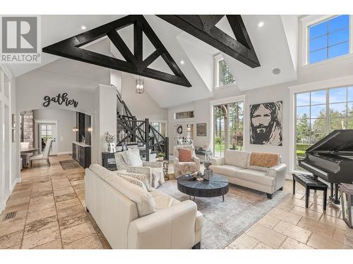 2957 Harvard Road, Kelowna, BC - Indoor Photo Showing Living Room