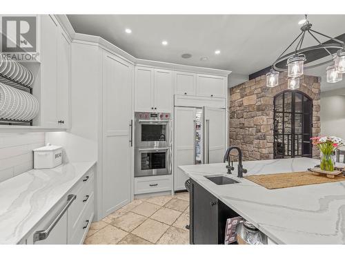 2957 Harvard Road, Kelowna, BC - Indoor Photo Showing Kitchen