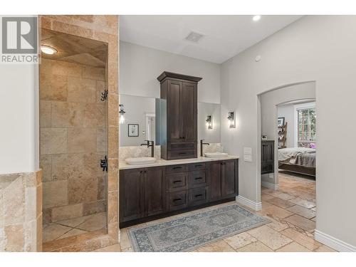 2957 Harvard Road, Kelowna, BC - Indoor Photo Showing Bathroom