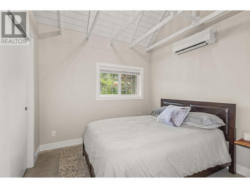 2957 Harvard Road, Kelowna, BC - Indoor Photo Showing Bedroom