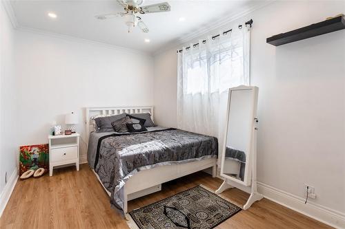 39 Delena Avenue N, Hamilton, ON - Indoor Photo Showing Bedroom