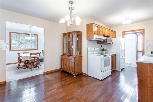 20 Bunker Hill Drive, Hamilton, ON - Indoor Photo Showing Kitchen