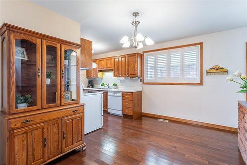 20 Bunker Hill Drive, Hamilton, ON - Indoor Photo Showing Kitchen